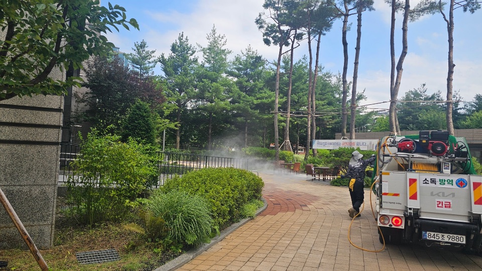 방제 작업 중
